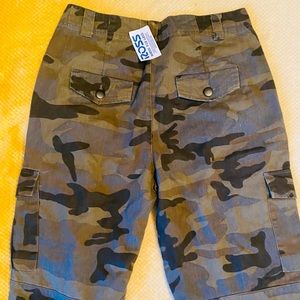Women’s camouflage cargo pants brand new never worn